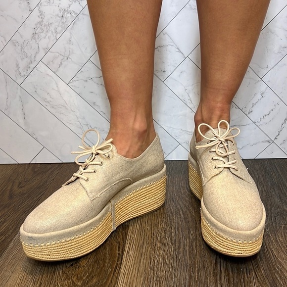 STUART Weitzman Size 8 US - Picture 1 of 4